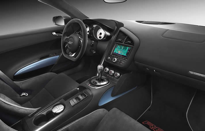 Audi R8 Spyder inside