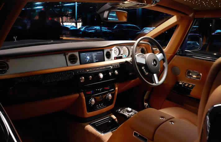 ROLLS ROYCE PHANTOM COUPE inside