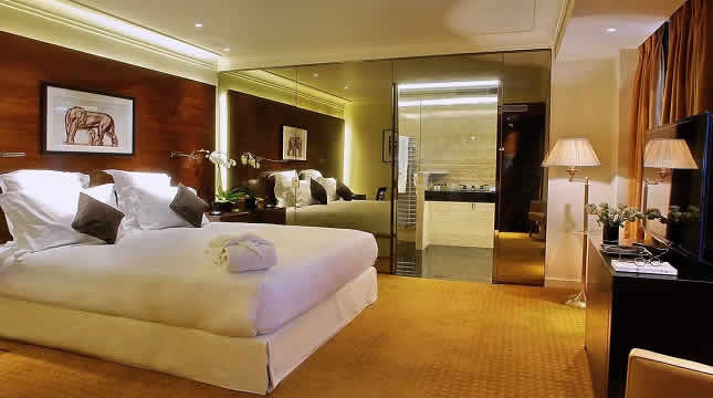 Top 5 luxury hotels in Paris