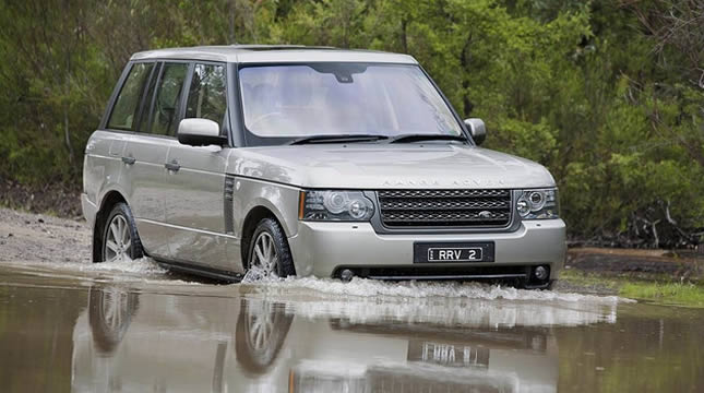 Experience the similarities and the differences between the two RANGE ROVER models